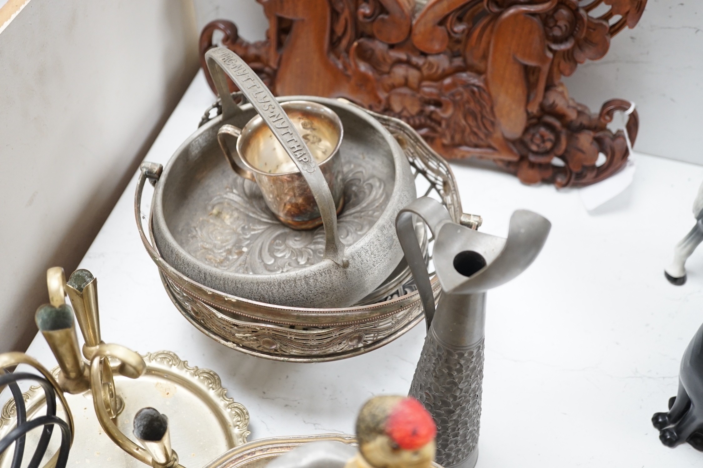 A quantity of various metal wares